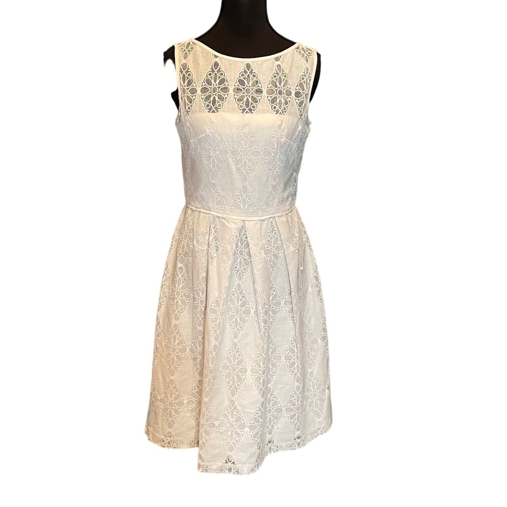 Maggy London White Eyelet Lace Fit & Flare Dress 4 V-Back Sleeveless Cottagecore